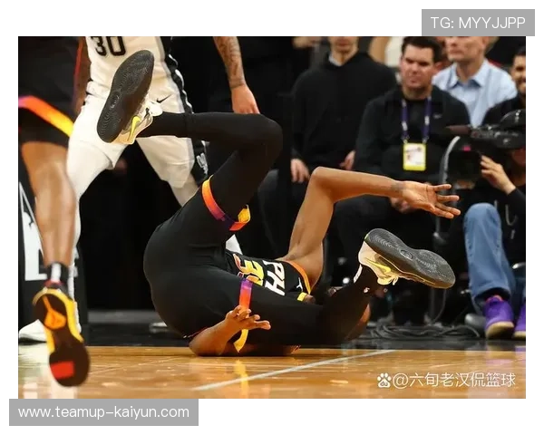 足球球星之子崴脚事件引关注，父子共度难关展现亲情力量